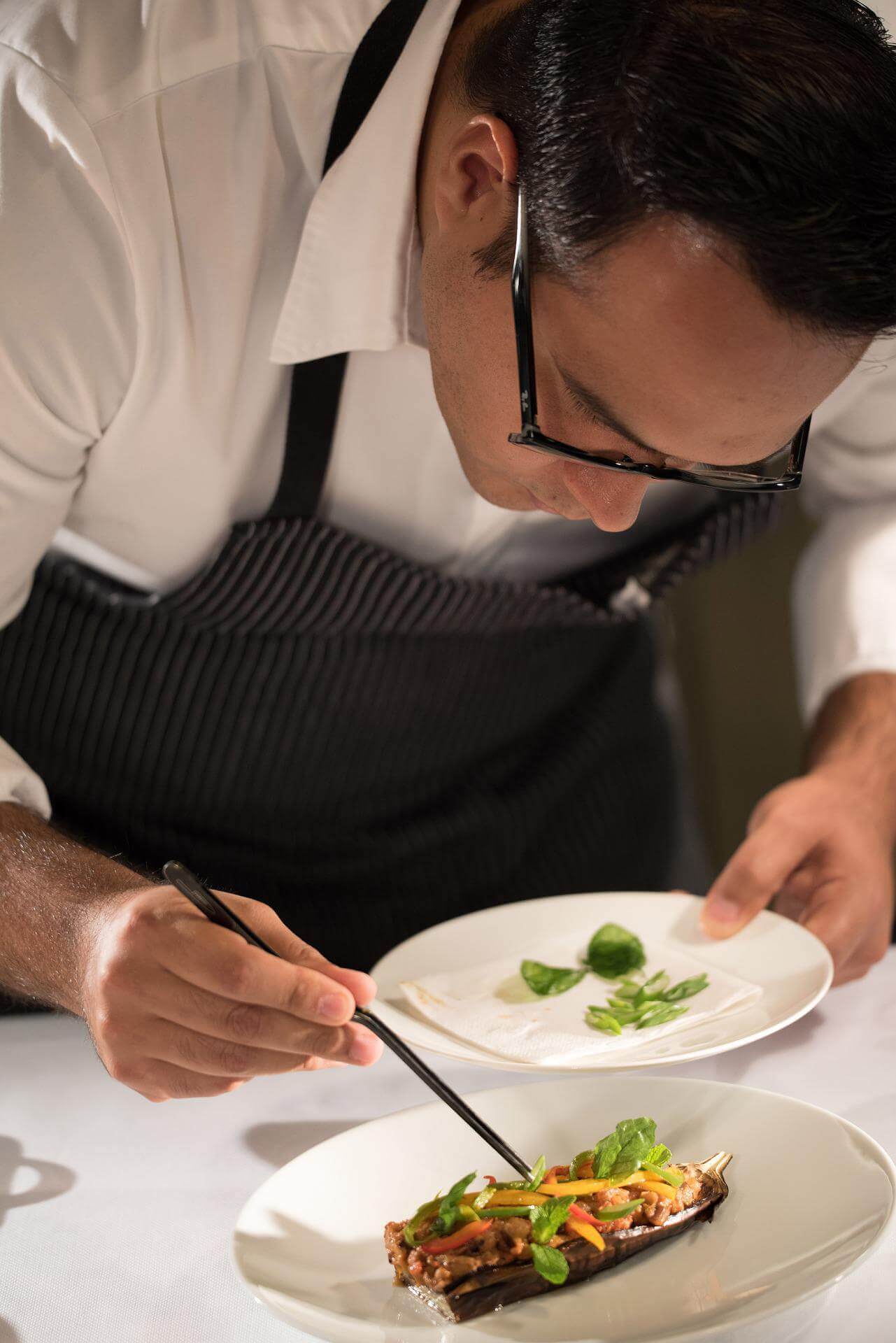 How a private chef can help you host the ultimate dinner party